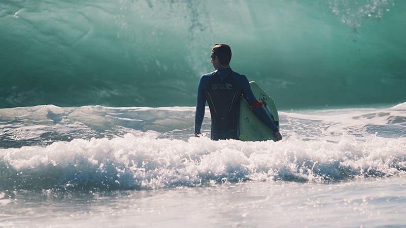 07 Exotic-men-Philippines-philippinen-beach-man-surfing-high-waves