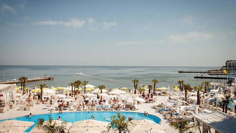 1 Day-and-night-men-travel-odessa-Ibiza_beach_Club