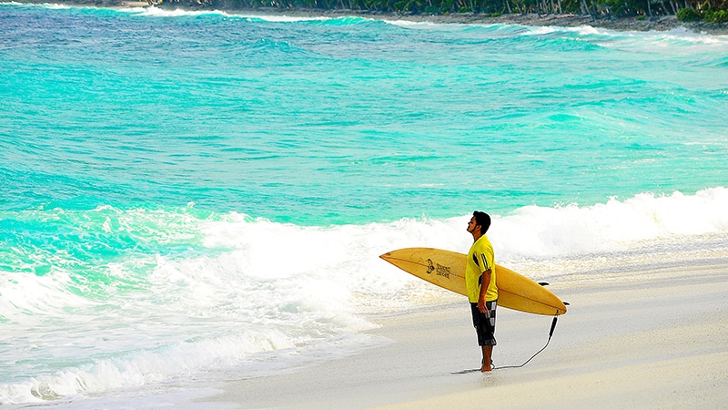 4 Luxury-Action-men-surfing-surfen-beach-strand-wellen-waves