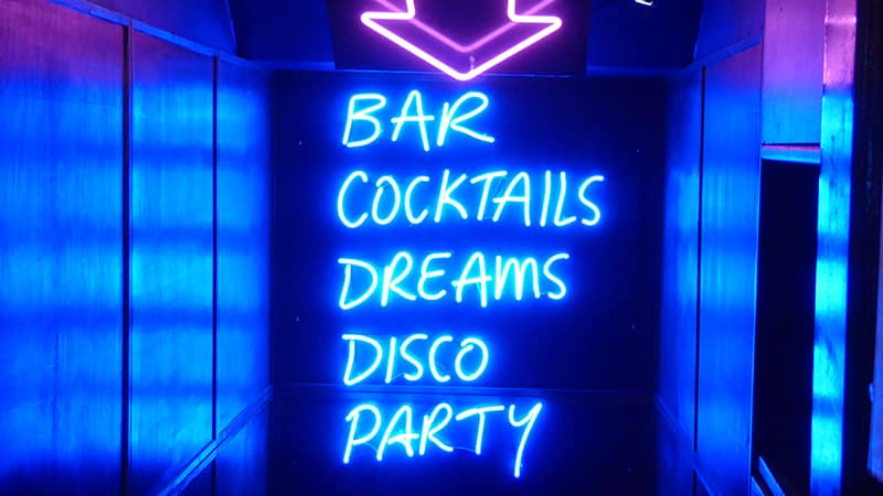 5 Day-and-night-men-travel-Bar-Disco-Dreams-cocktails-party-fun_spaß